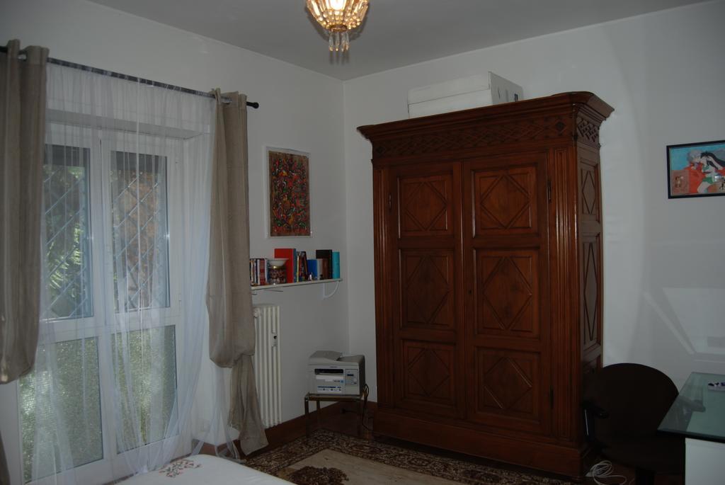 Bed and Breakfast La Badia Del Cavaliere Roma Habitación foto